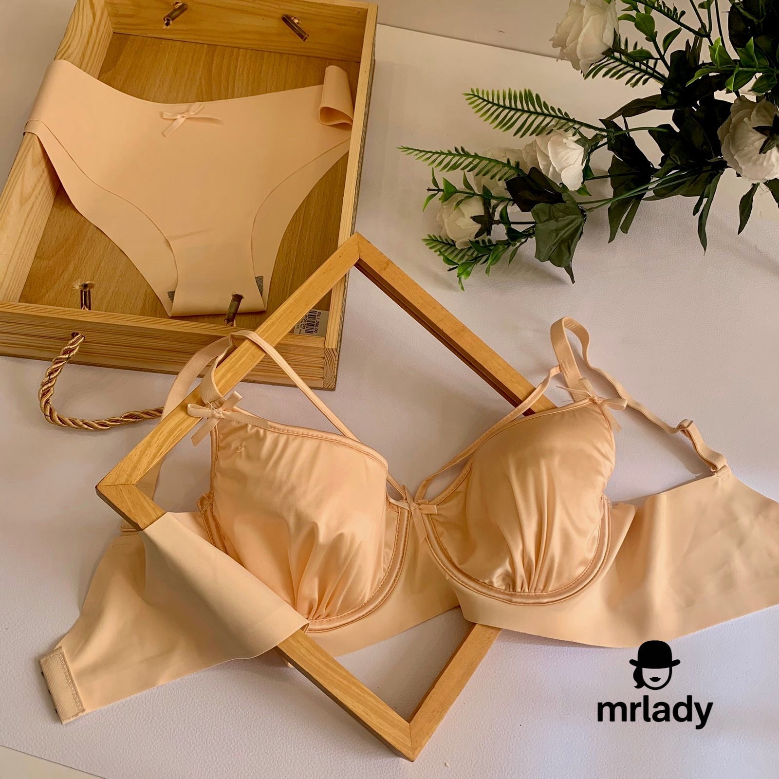 PREMIUM SILK BRA SET
