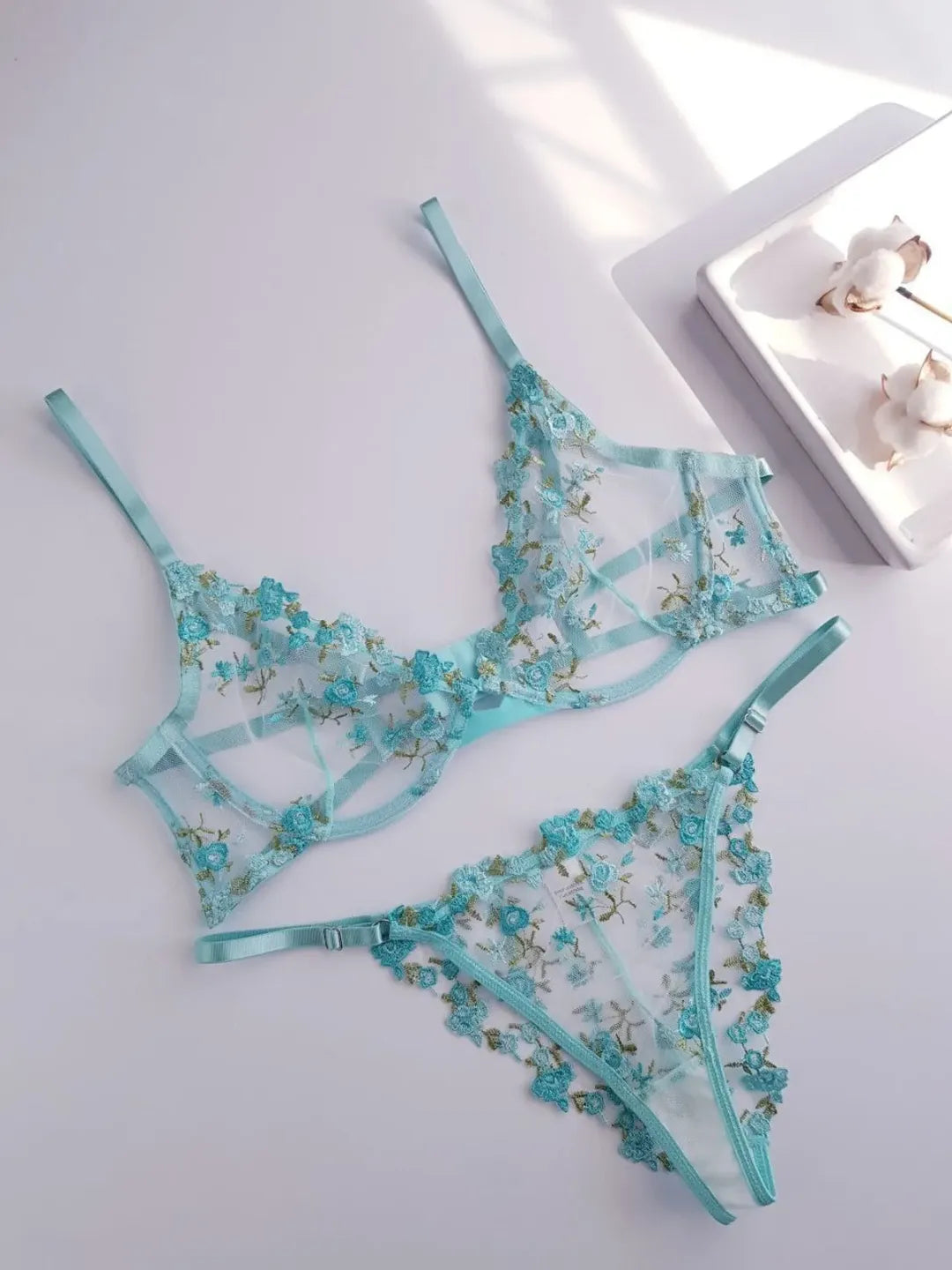 (32-38)B Beautiful Lace Underwire Bra and Panty Set