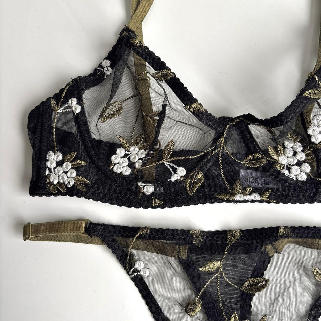 (32-38)B Beautiful Lace Underwire Bra and Panty Set