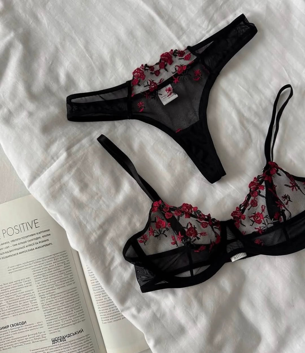 (32-38)B Beautiful Lace Underwire Bra and Panty Set