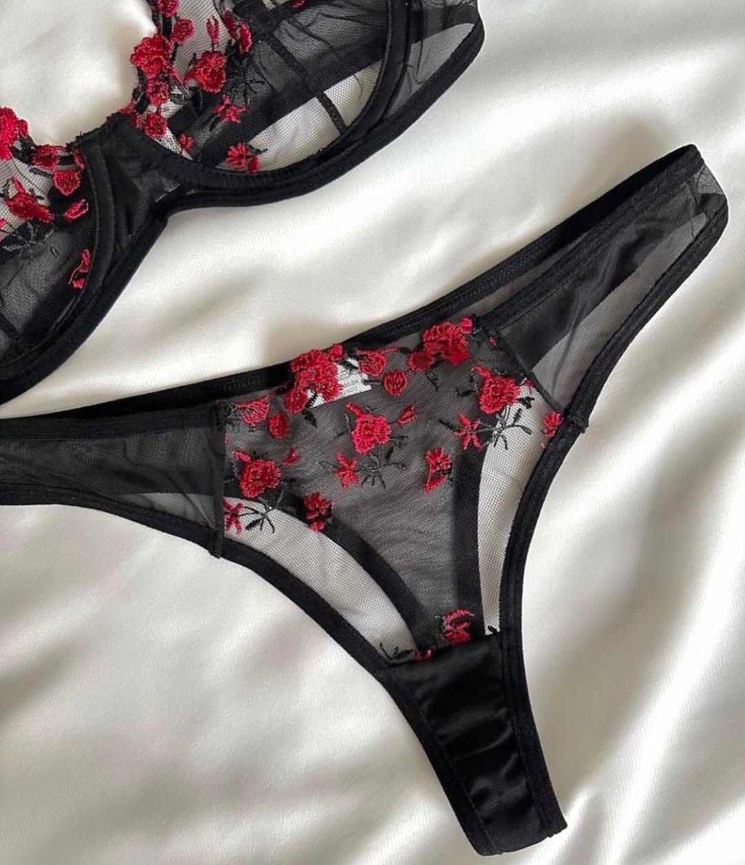 (32-38)B Beautiful Lace Underwire Bra and Panty Set