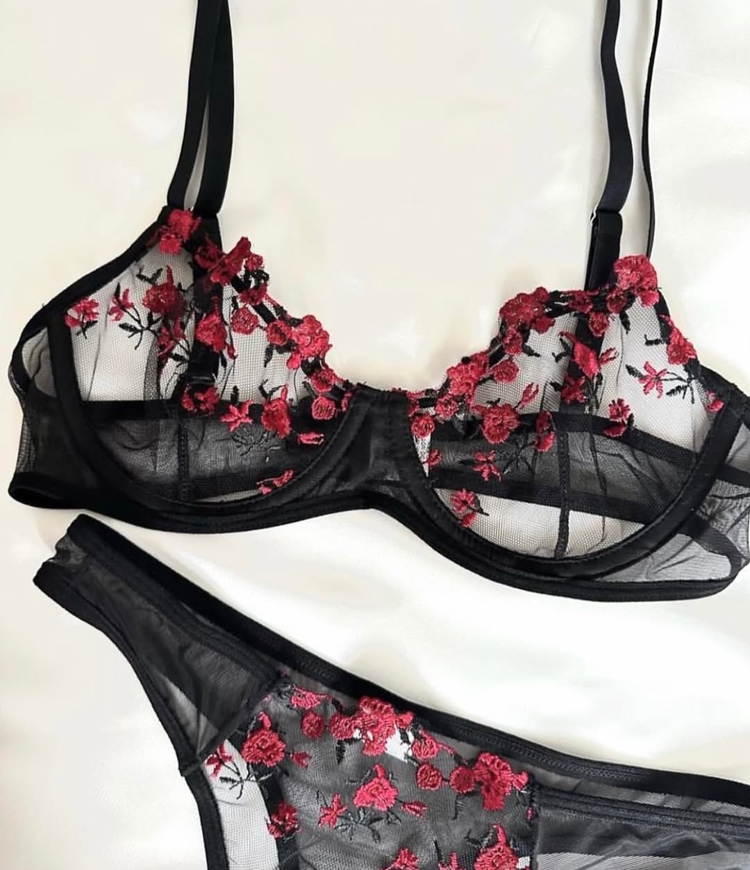 (32-38)B Beautiful Lace Underwire Bra and Panty Set