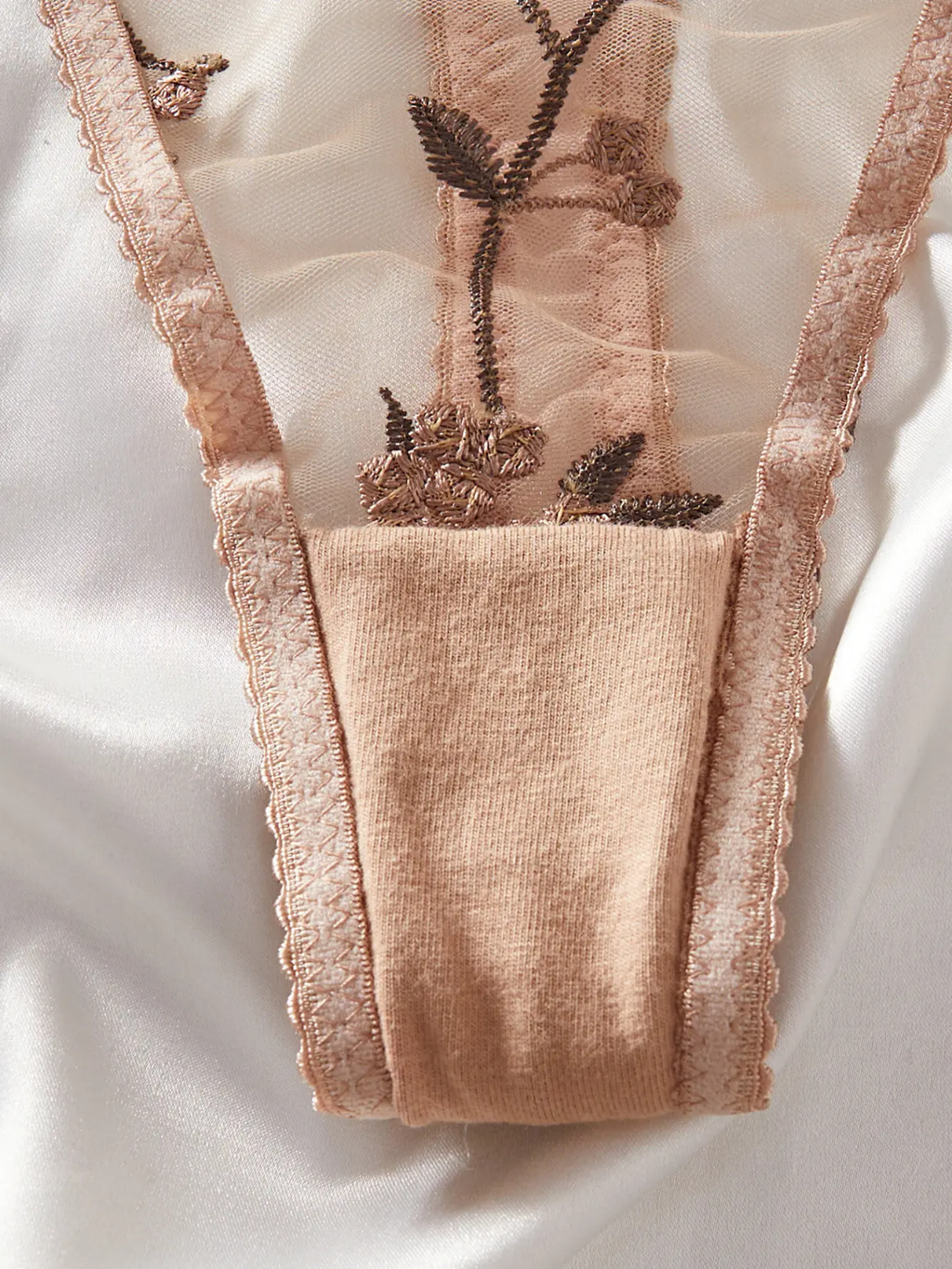 (32-38)B Beautiful Lace Underwire Bra and Panty Set