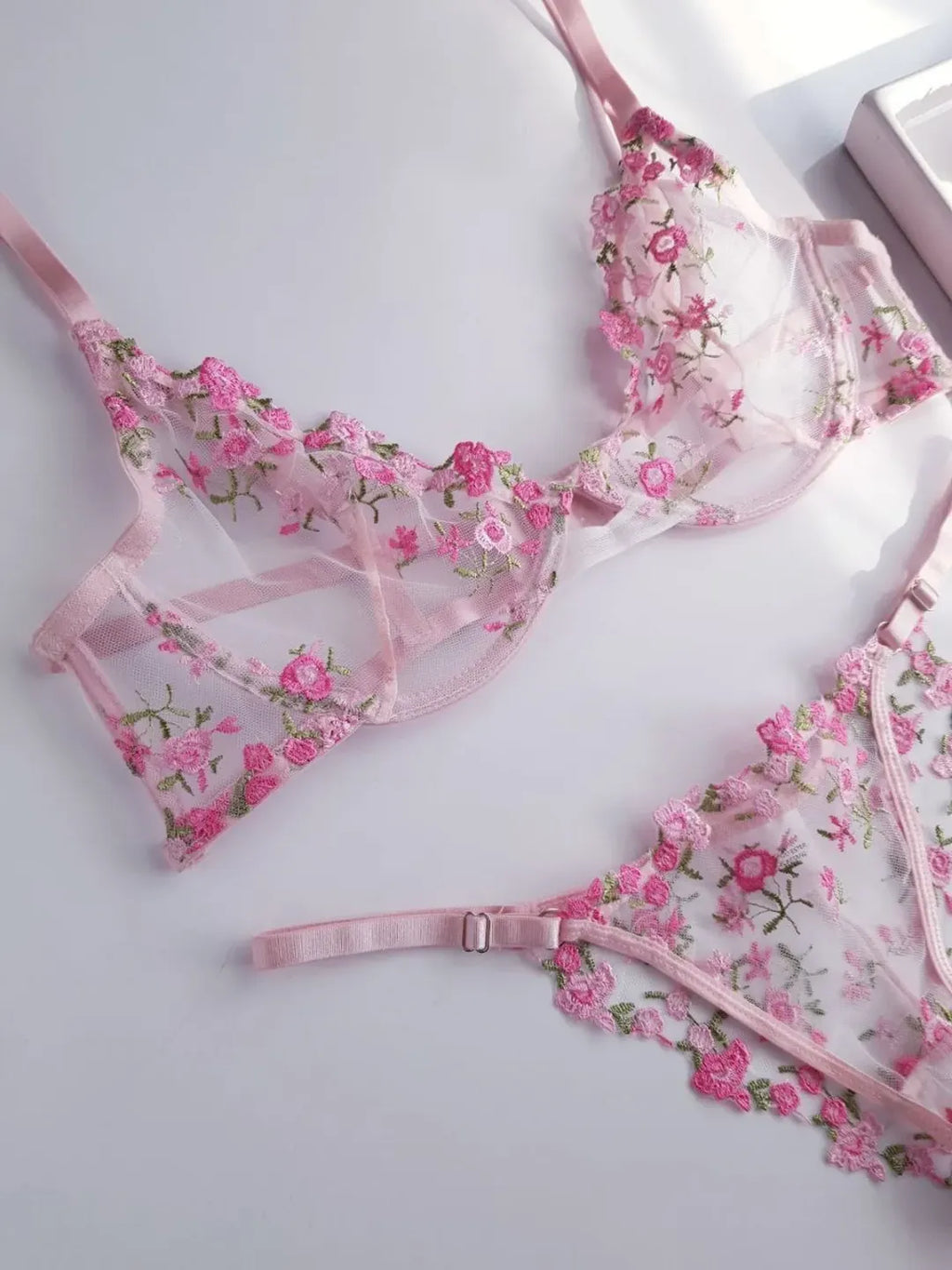(32-38)B Beautiful Lace Underwire Bra and Panty Set